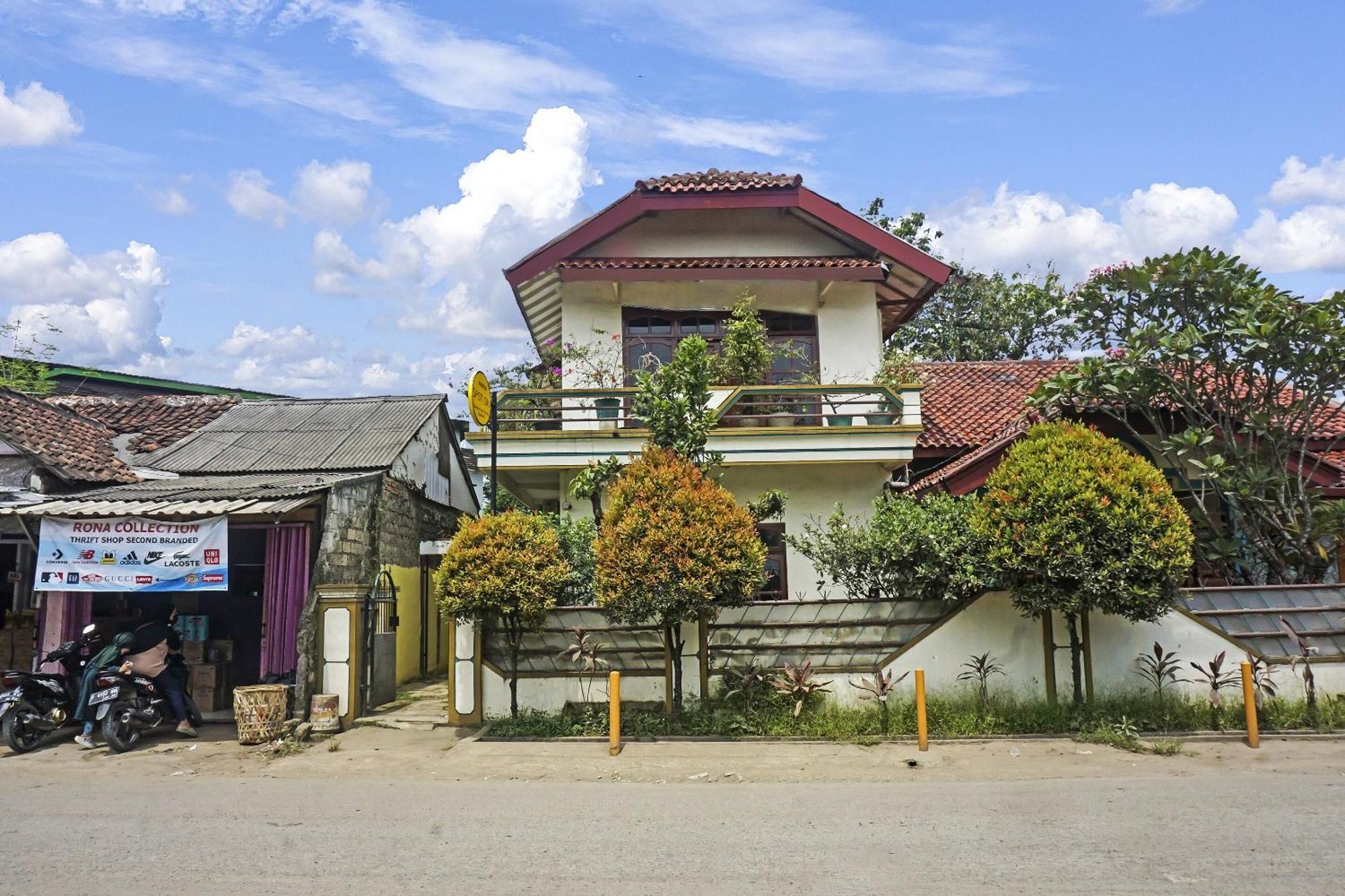 Oyo 90928 Wisma Asri Putra Syariah Bogor Ngoại thất bức ảnh